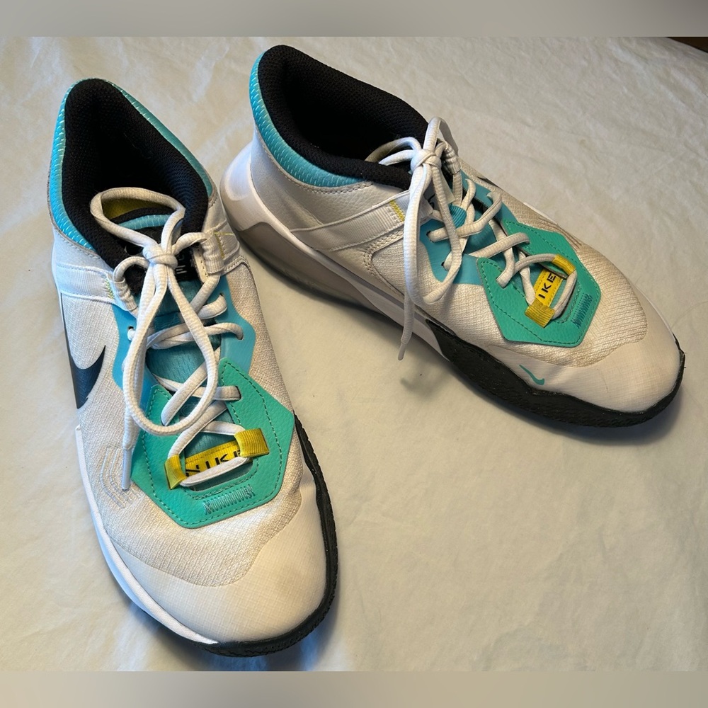 Nike Air Zoom Crossover GS Basketball Shoes Kids Size 6Y Sneakers White Teal